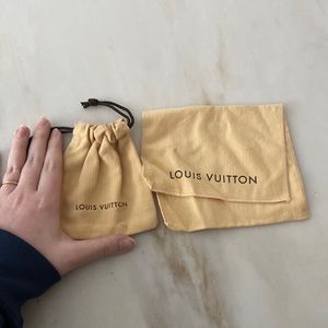 Small louis vuitton pouch